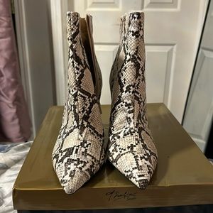 Thalia reptile booties